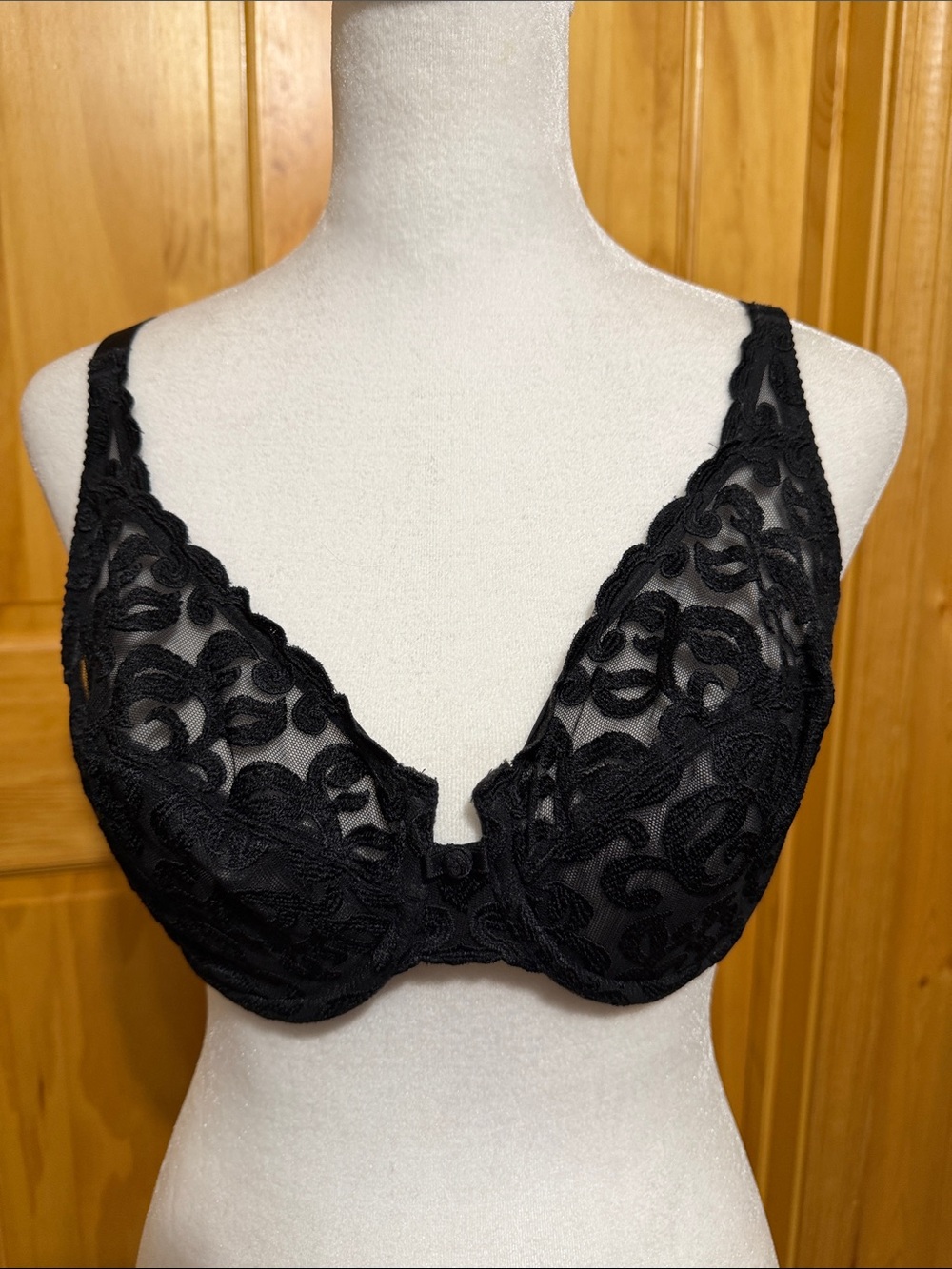 Wacoal #85199 Black Lace Plunge Unlined Underwire Bra, 34D.